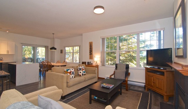 Great Family Townhome in Quiet Blueberry Hills! 1.5 miles from Village + Life with Mountain Views.