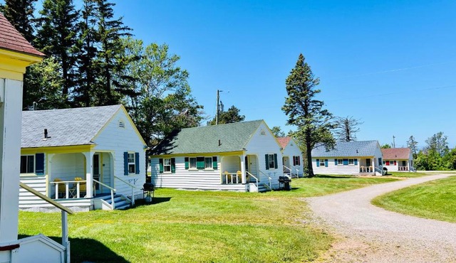 Green Gables Bungalow Court