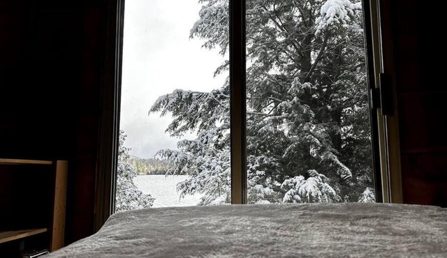 Grinmore Lakeside Hideaway with Panoramic View
