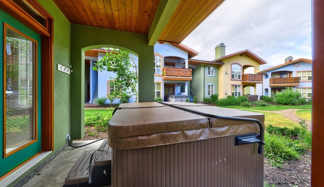 Ground floor 2 bedroom condo with easy access to ski runs