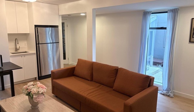 Ground floor suite in beautiful Vancouver Heights!