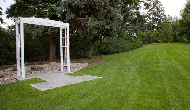 Happy Ever Active Hideaway with Large Deck & Lake View - Oyama, Lake Country