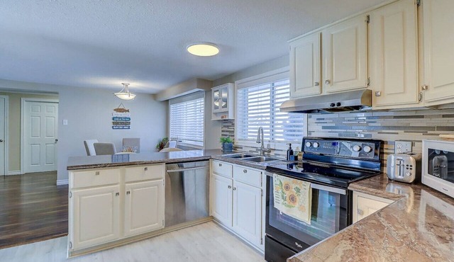 Harbour Haven - 5 BEDS - Heart of Kawartha Lakes