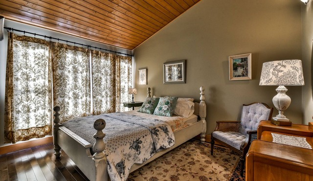 Harrison Charming Country Cottage