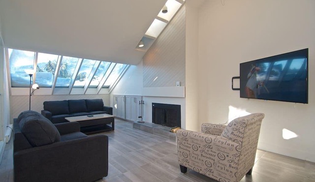 Hearthstone Lodge - Hot tub - Village location - One bedroom loft