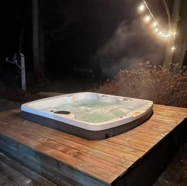 Hidden Oasis with Hot Tubs, & Starry Fire Pits