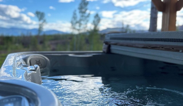 Hideout Cabin 1 with hot tub!