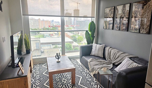 High-End 1BR Apt with Stunning Views and Pool Access