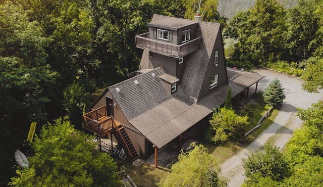 Hilltop Haven - Lake Huron Cottage!