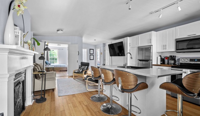 Historic 2 bedroom central down town location near waterfront - #3