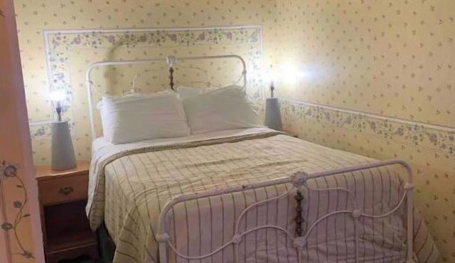 Historical King George Inn 7