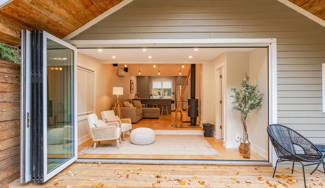 Hockley Riverside Cottage Loft & Bunkie