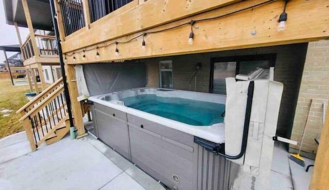 Holiday home with all season swim spa & pond view