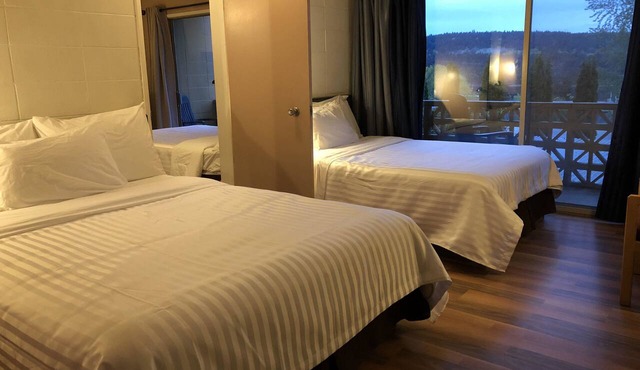 Holiday House Motel