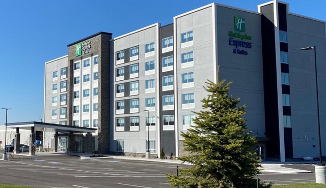 Holiday Inn Express & Suites - Aurora by IHG