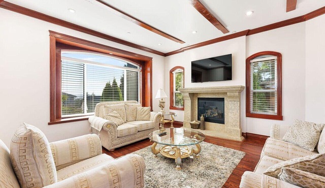 Home Near Downtown Vancouver and YVR Airport