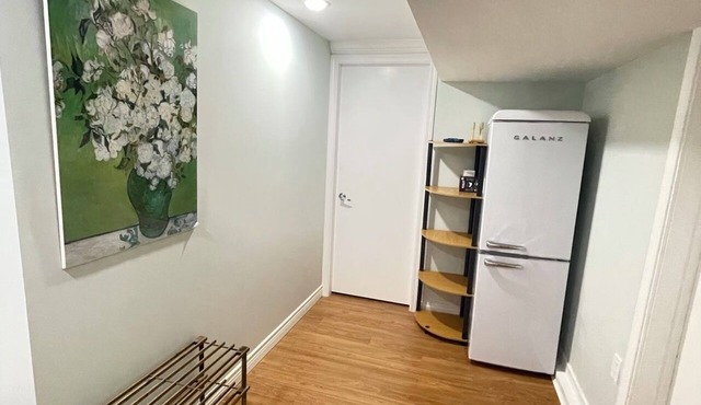 Homey room located at Arbutus, Vancouver West. Quiet and comfortable .