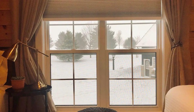 Horseshoe Valley Carriage HousenMinutes to skiing, biking , lakes. Sleeps 6