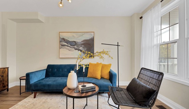 Instaworthy Home - Relaxing Patio w/BBQ - Pet Friendly
