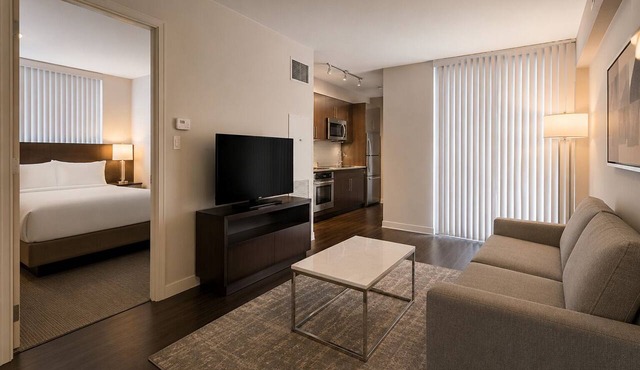 Inviting 1BR Suite Close to Entertainment District