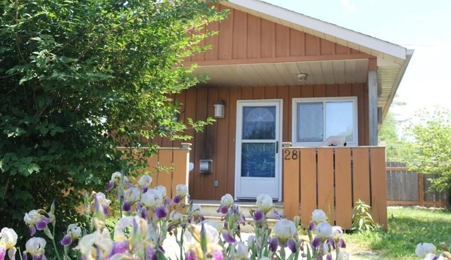 Jacuzzi Cabin - 25 min to Blue Mountain, 3 min Walk to Beach