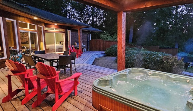 Jensen's Bay Retreat-S. Chesterman-Inlet View!