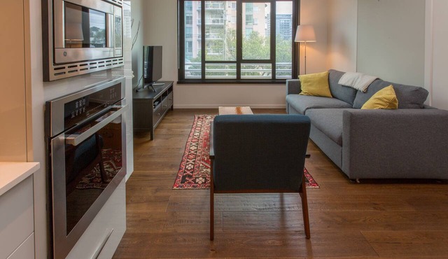 Jukebox Gem-1 BR/1 BA, Great Location, Gym by Victoria Prime