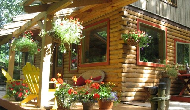 Kaslo Getaway - private and natural experience.