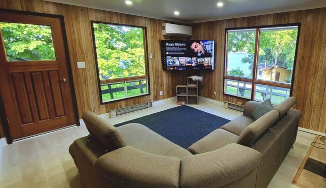 Kawartha lakes cottage with hottub