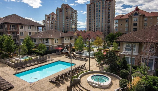 Kelowna downtown lakeside resort condo