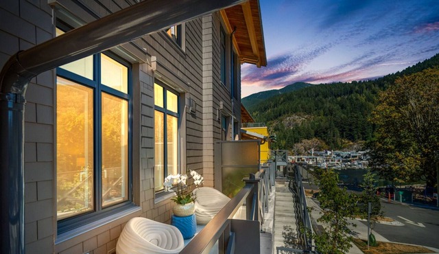 Kick back and relax in this calm stylish townhome with the whole family in West!