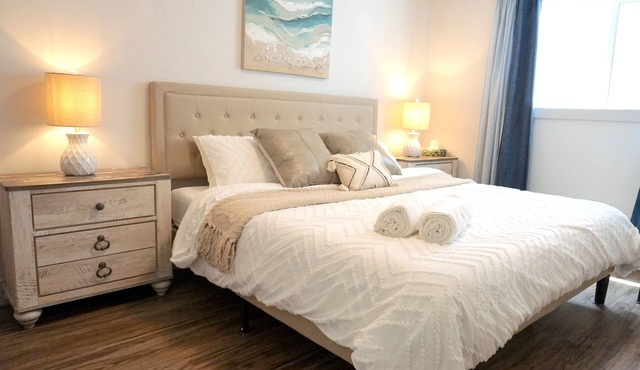 King bed, with Queen pull-out, private suite by the beach, casino, & SOEC Arena