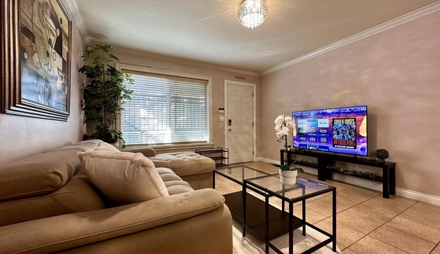 King Beds Private Suite 25 minutes away from Downtown Vancouver