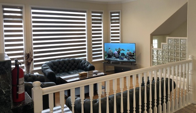 KingBed&Jacuzzi&Quiet 5BRHome w/ RoofPatio NearAirport 20mins from Downtown Van