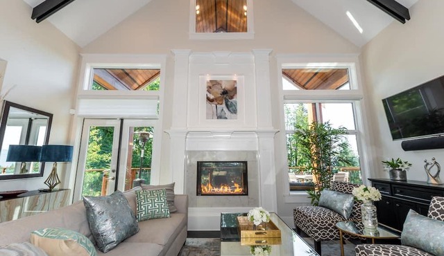 Kingston House - Private, Luxurious Living, Full of Amenities