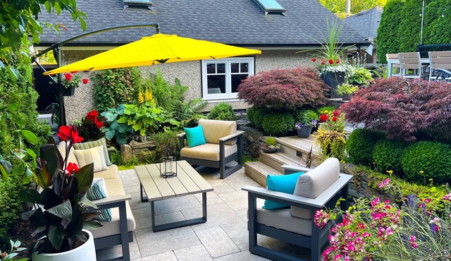 Kitsilano Oasis: Quiet and Spotlessly Clean Garden Suite with King Bed ★ ★ ★ ★ ★