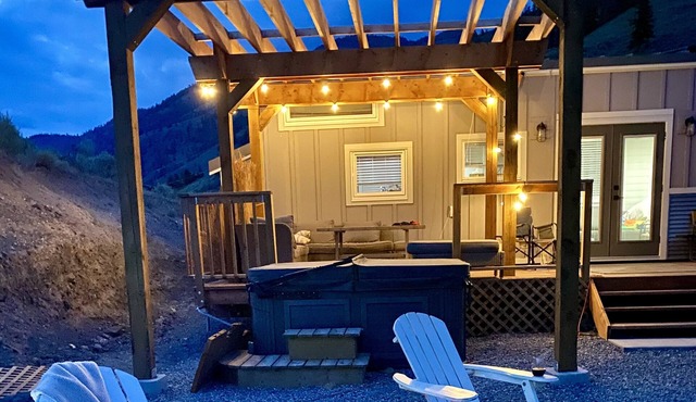 KMountain Okanagan -Tiny home and hot tub on 10 acres of private property