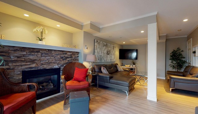 LAGOONS 20 | Village location | Rare 5BDR Condo With Private Hot Tub |