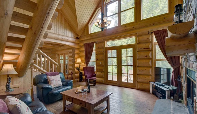 Lake access and indoor hot tub and terrace
