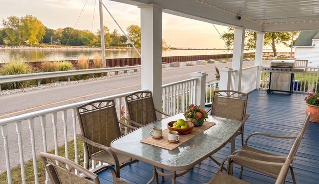 Lake Erie Waterfront Cottage | Hot Tub | Pet Friendly