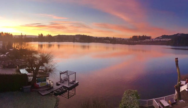 Lake Front Retreat 10 miles from downtown Victoria and close to all amenities