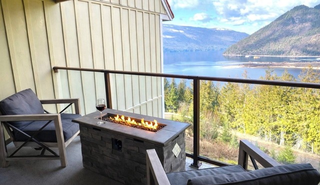 Lake & Mountain View Retreat with Fire Table and 2 Balconies - Sleeps 6