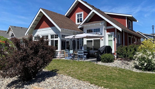 Lake Osoyoos, Apex Skiing & Wine tasting vacations, Snowbirds rental specials.