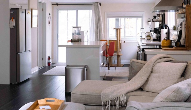 Lake Simcoe Retreat: Steps from the Water