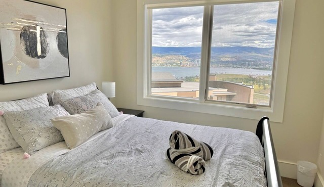 Lake views, 8mins to downtown & 4 mins to wineries