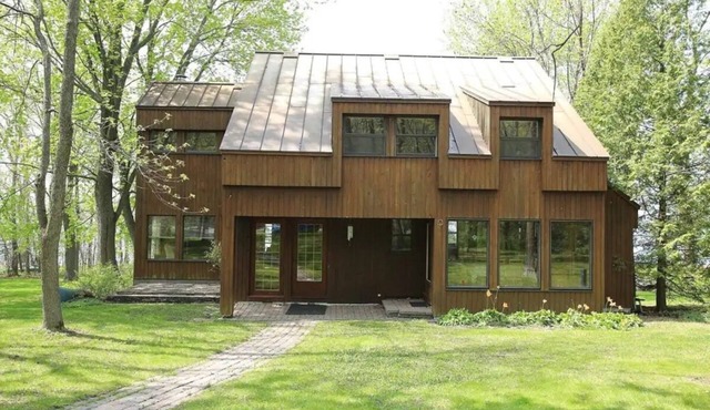 Lakefront Chalet in Montreal