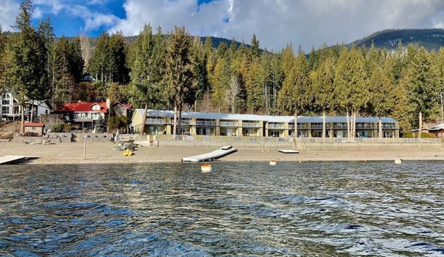 Lakefront Condo on sunny side of Shuswap Lake