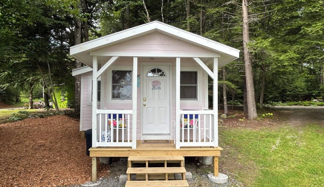 Lakefront Cottage minutes to downtown and Baxter State Park in Millinocket