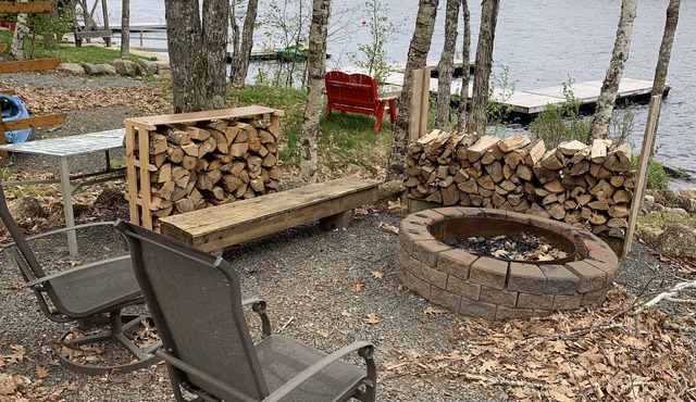 Lakefront cottage w/hot tub, fire pit , kayaks