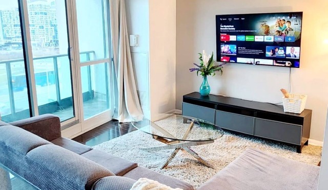 Lakefront living Downtown Toronto with Free Parking, indoor swimming and gym